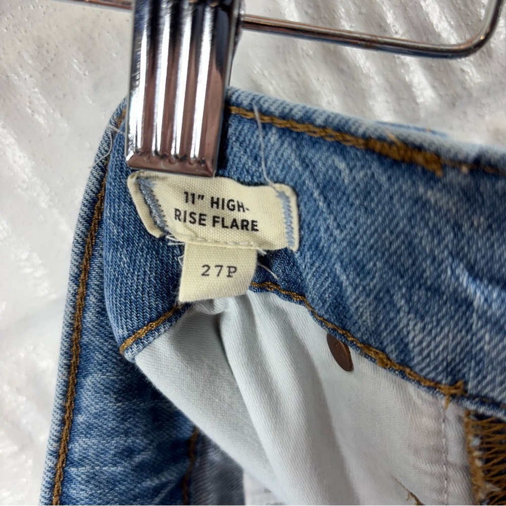 Madewell 11" High Rise Flare Jeans in Conwell Wash 27 Petite - Picture 6 of 7